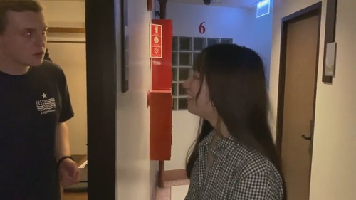 「【サプライズ】一緒に行けないはずのタイに妻が突然現れたら旦那はどんな反応をする...！？」