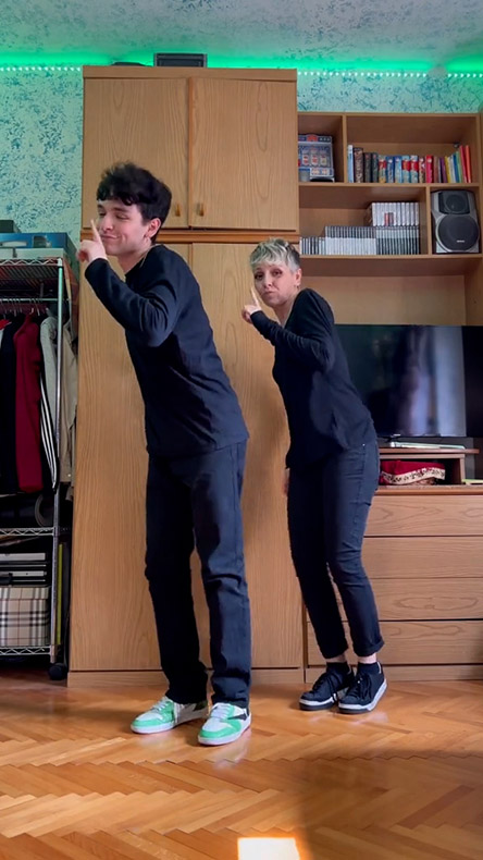 ダンスする親子（2）