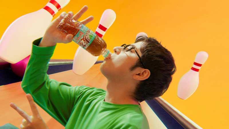 サントリーがChatGPTでCMを制作 → 人間には思いつかないカオス展開　AIが声優・白井悠介さんを激推しして起用