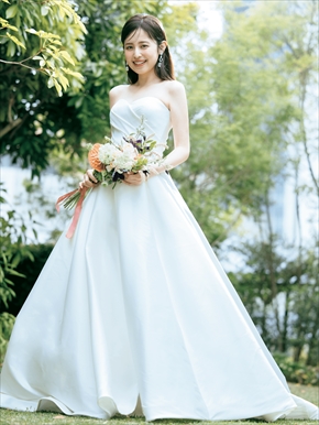 久慈暁子のウエディングドレス姿