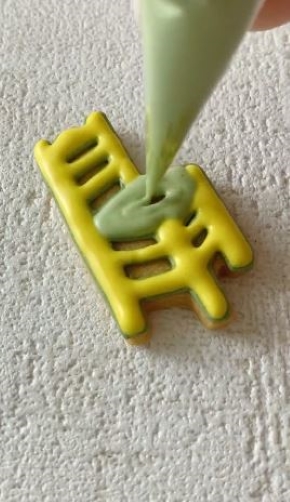 イスの形のアイシングクッキーの画像