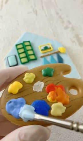 アイシングをパレットにのせた画像