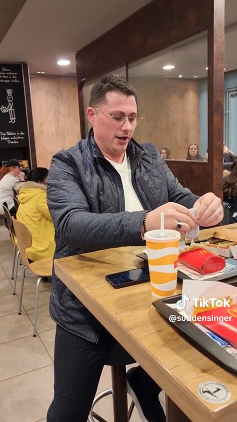 マクドナルド オペラ サプライズ