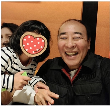 モト冬樹と孫娘の2ショット