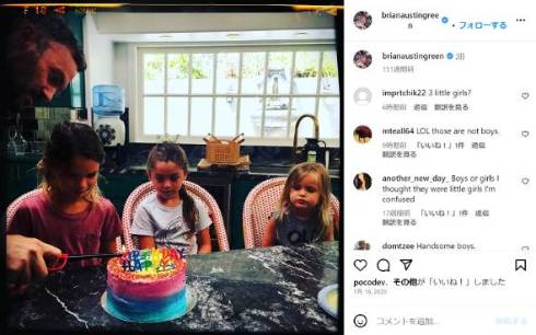ミーガン・フォックスが息子たちに女の子の服を着るよう強制していると告発される