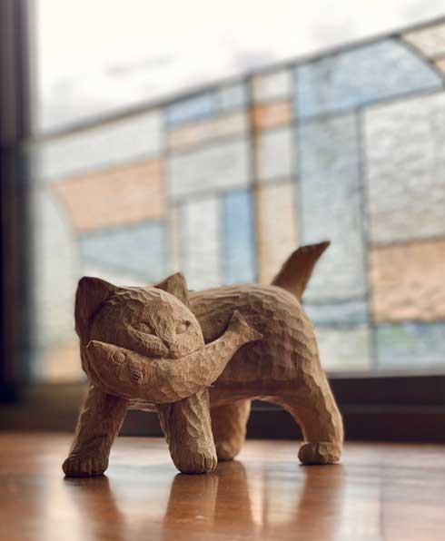 北海道土産 木彫り 猫 エンジュ 置物