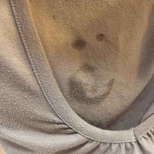 子ども 2歳 涙の跡 顔 プリン 母の服