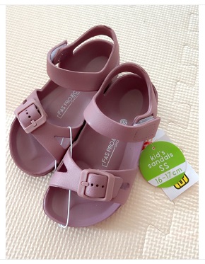 上原さくらが購入したサンダル