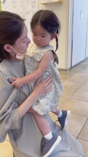 「待ちに待った母と娘の再会」