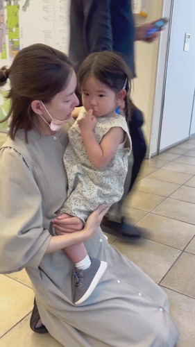 「待ちに待った母と娘の再会」