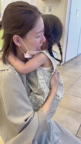 「待ちに待った母と娘の再会」