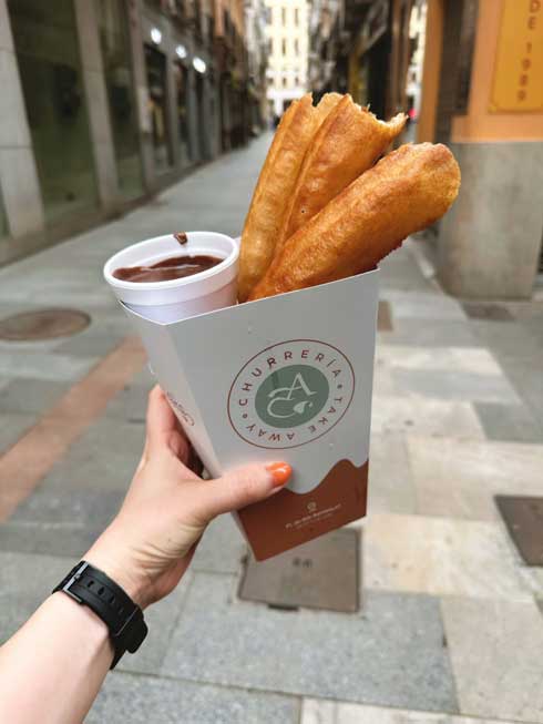 スペイン グラナダ チュロス ミニサイズ 大きい でかい ホットチョコ 朝ごはん