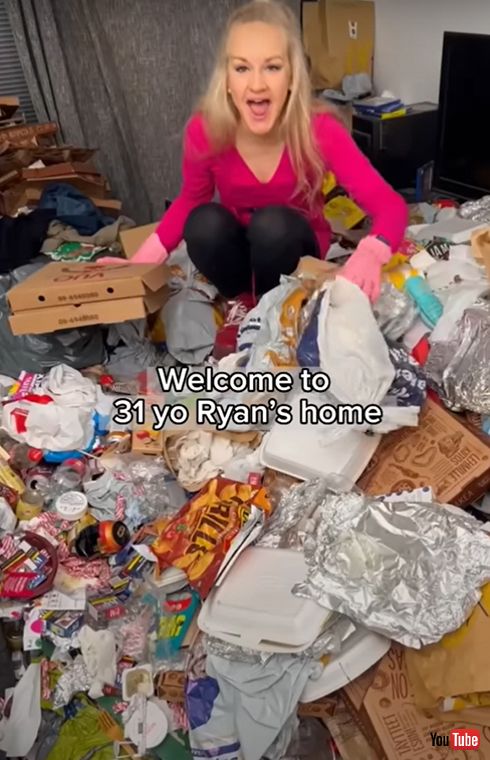 床が見えない散らかりよう