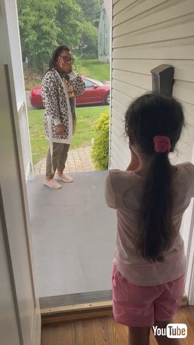 「Girl Reunited With Beloved Teacher || ViralHog」