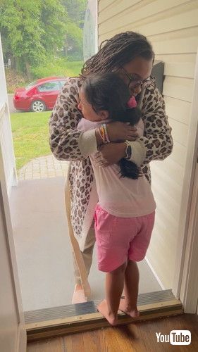 「Girl Reunited With Beloved Teacher || ViralHog」