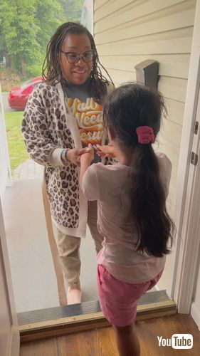 「Girl Reunited With Beloved Teacher || ViralHog」