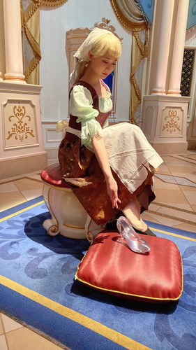 ドレス前のシンデレラ