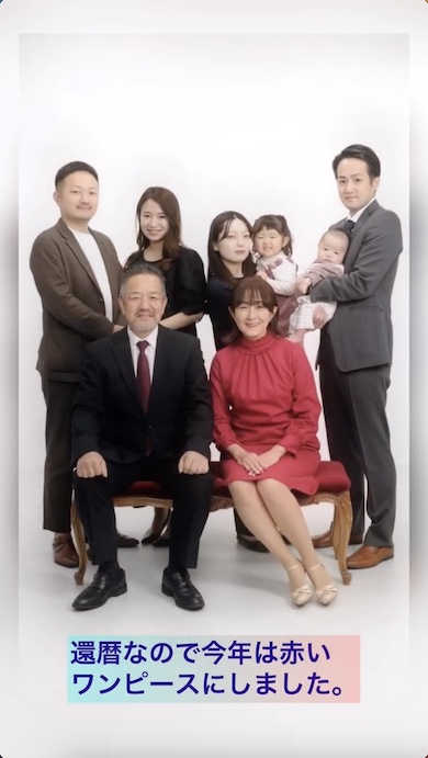 孫たちもいる家族写真