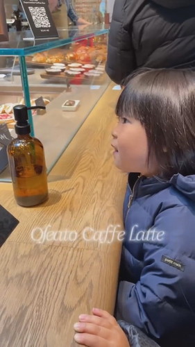 「アメリカのスタバで華麗に注文決め込む6歳児」