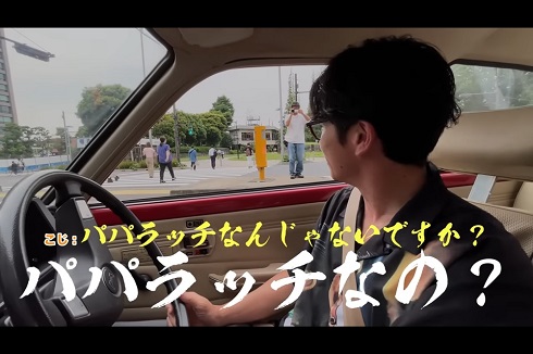 写真を撮るカーマニアも