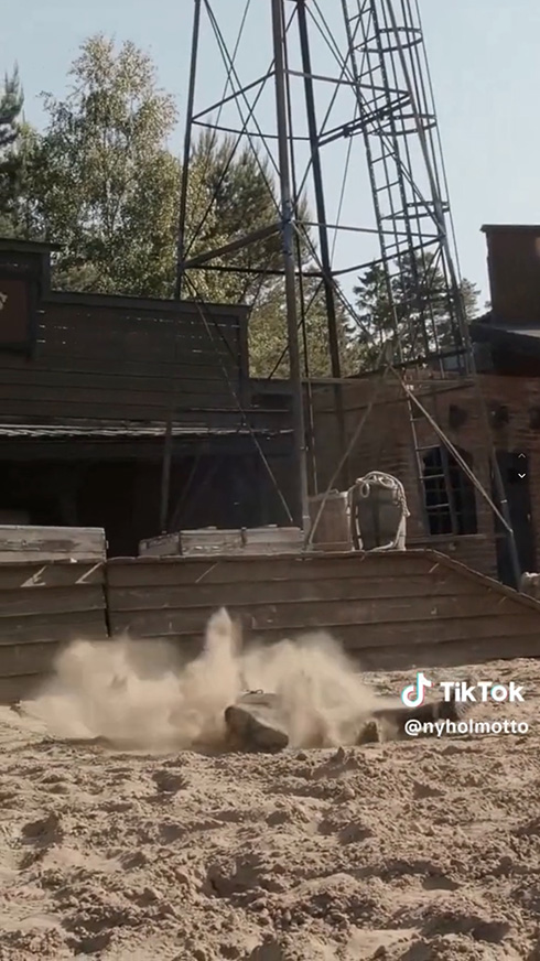 撃たれる スタント パフォーマンス