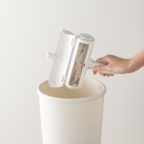 ぱくぱくローラーのごみを捨てる