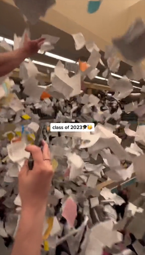 海外　卒業　風習