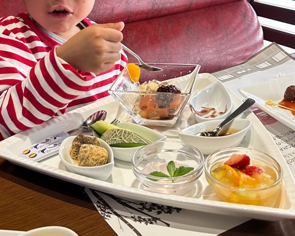 乳卵アレルギーの次男に提供されたデザートプレートの画像