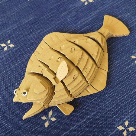 ダンボール廃材で作った本格的な魚釣りゲームがすごい