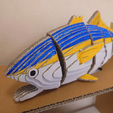 ダンボール廃材で作った本格的な魚釣りゲームがすごい