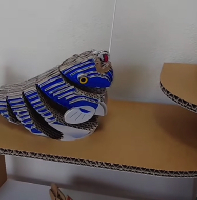 ダンボール廃材で作った本格的な魚釣りゲームがすごい