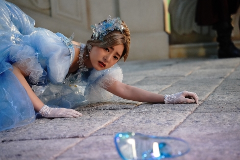 「赤ずきん、旅の途中で死体と出会う。」新木優子