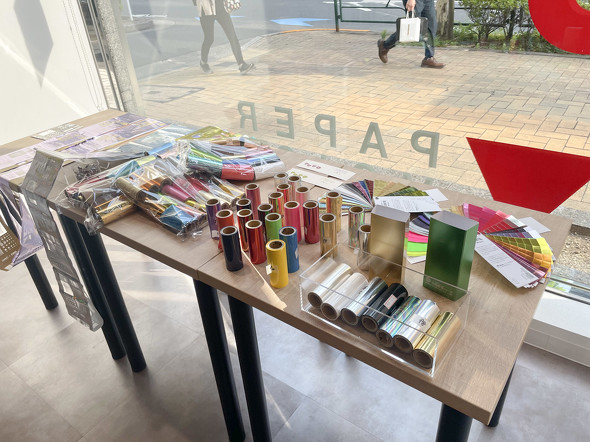 箔とファンシーペーパーのコラボ展 平和紙業 村田金箔
