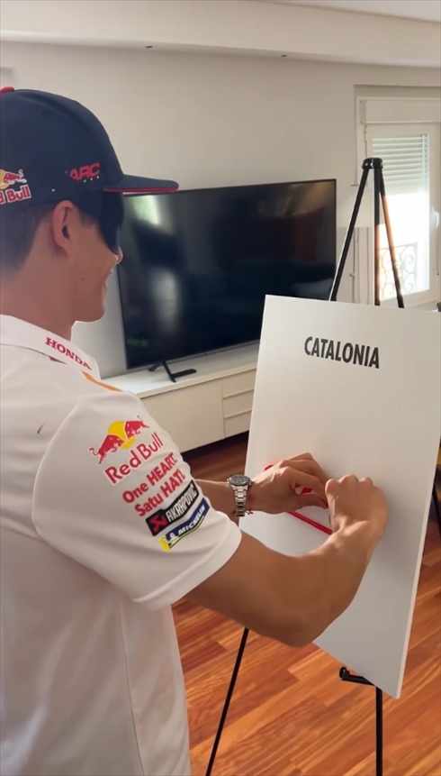 サーキット　目隠し　マイク・マルケス