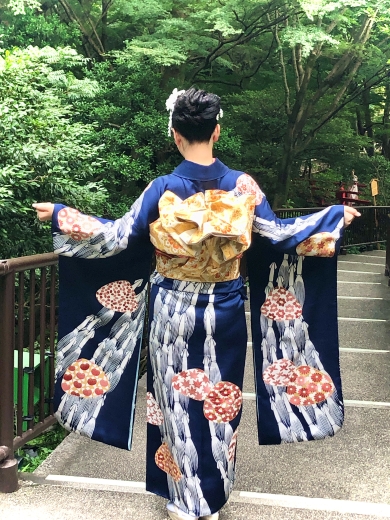 成人式のためにつくられたイカ柄の振袖の画像