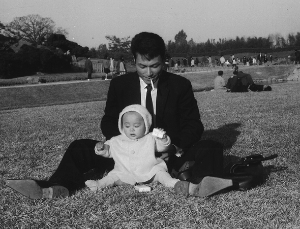 若い頃のイケメン父と自身が描く漫画のイケメンが似ていると話題