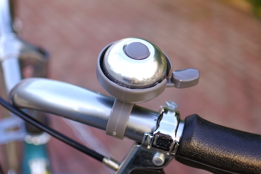 自転車 ベル 使い方 法律 道交法