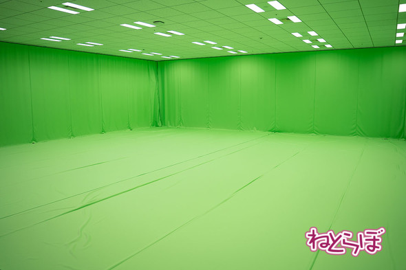 カバー　新スタジオ　27億円