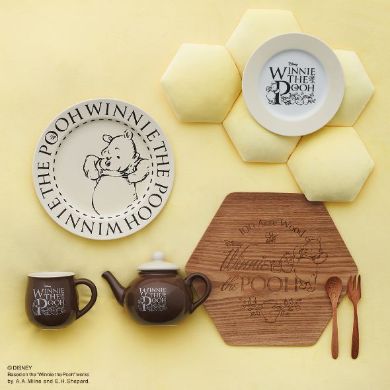 プレートL、プレートS、マグ（330ミリリットル）、ティーポット（540ミリリットル）、ウッドプレイスマット、ティースプーン、ケーキフォーク
