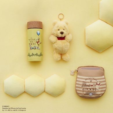 スクリューボトル（350ミリリットル）、ぬいぐるみキーホルダー、ダイカットポーチ