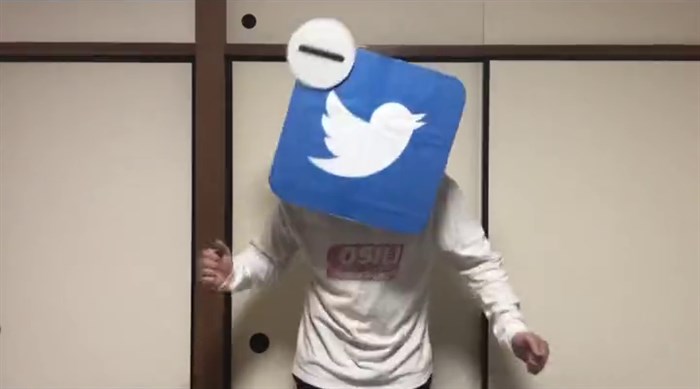 クネクネした動きを完コピ！　ニッチすぎるモノマネ「削除されるかもしれないiPhoneアプリ」が確かに似てる