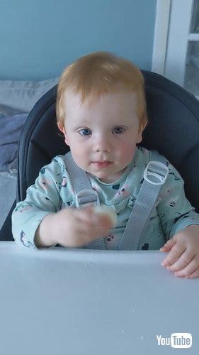 一度目を覚ます赤ちゃん