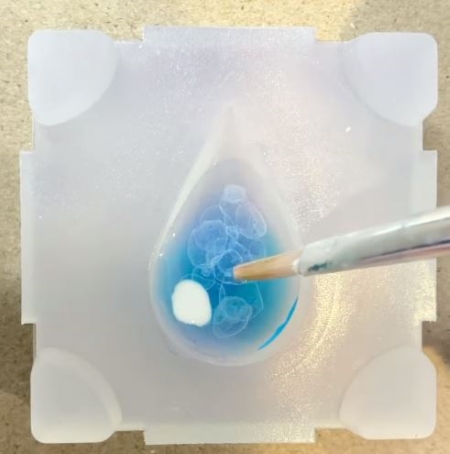 海月を手描きする画像