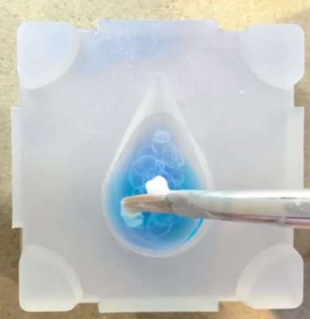 海月を手描きする画像