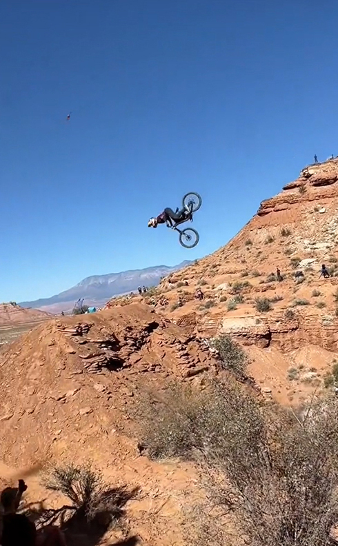 空中で1回転……！