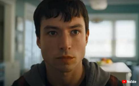 保護命令が解除されコメントを出したエズラ・ミラー