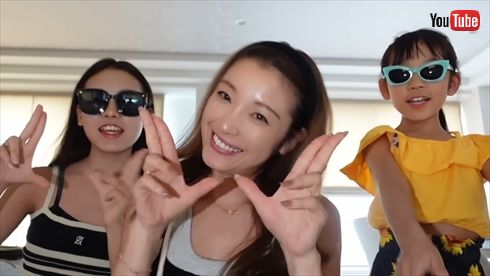 3人でチョリース！する木下優樹菜、10歳長女・莉々菜、7歳次女・茉叶菜