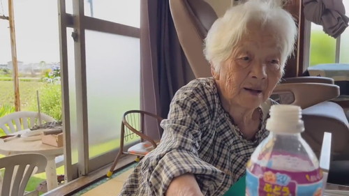 「【癒やし】94歳と2歳の会話が可愛すぎるので絶対に見てください！」