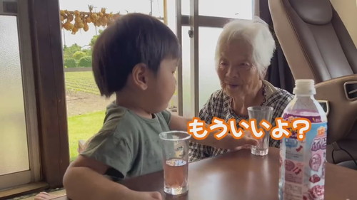 「【癒やし】94歳と2歳の会話が可愛すぎるので絶対に見てください！」