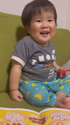 「『コッペパン』うまく言えなくて自分で笑っちゃう2歳１カ月」